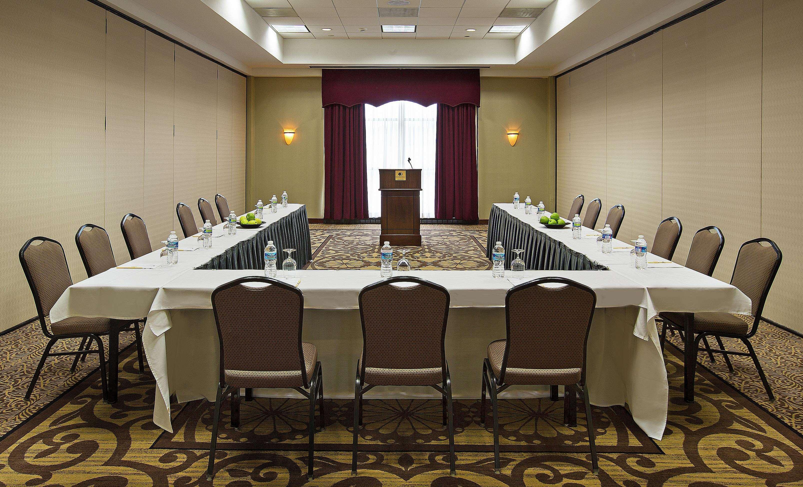 Doubletree By Hilton Charlotte Airport Hotel Exterior foto